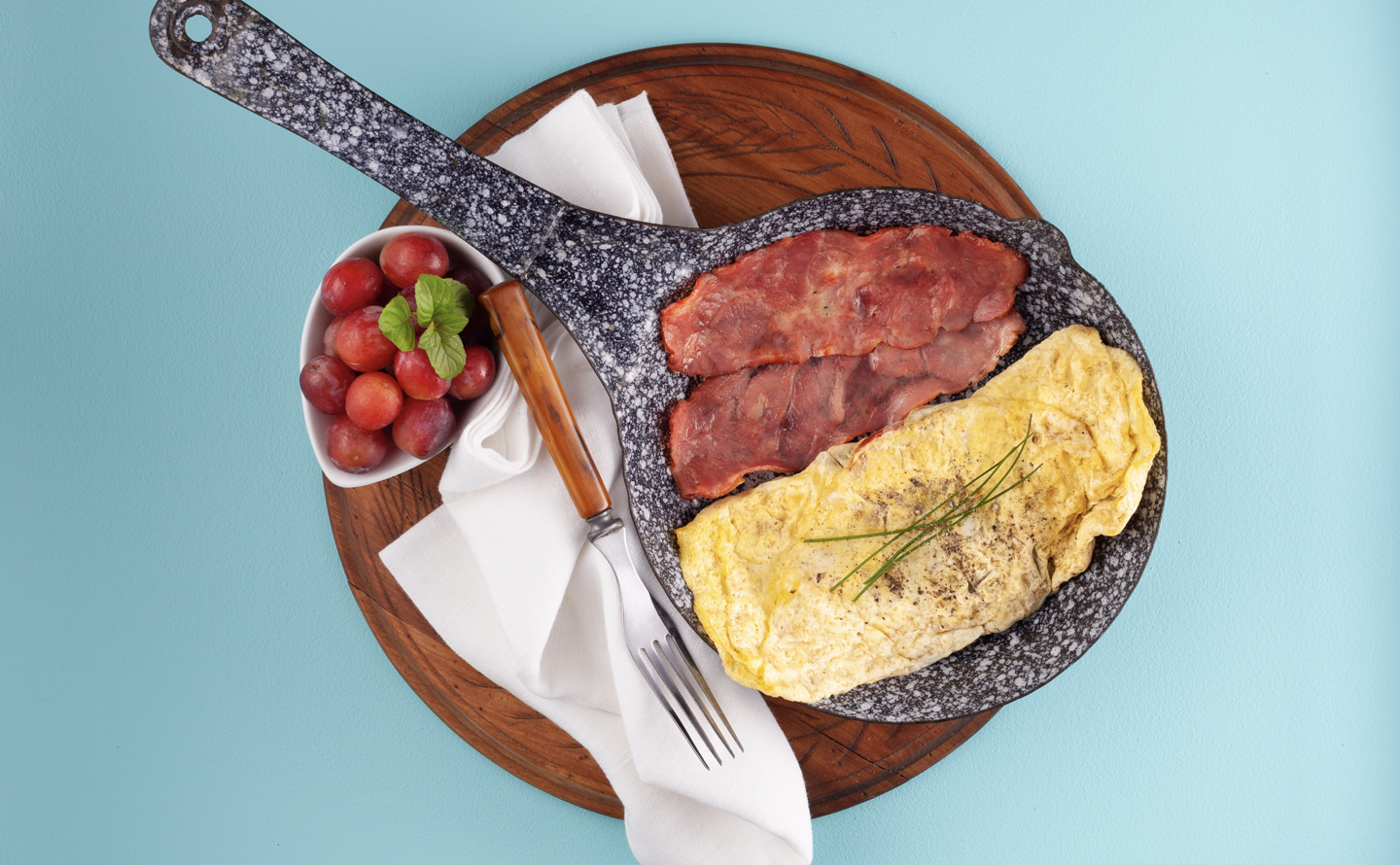 Broccoli Cheddar Omelette with Turkey Bacon