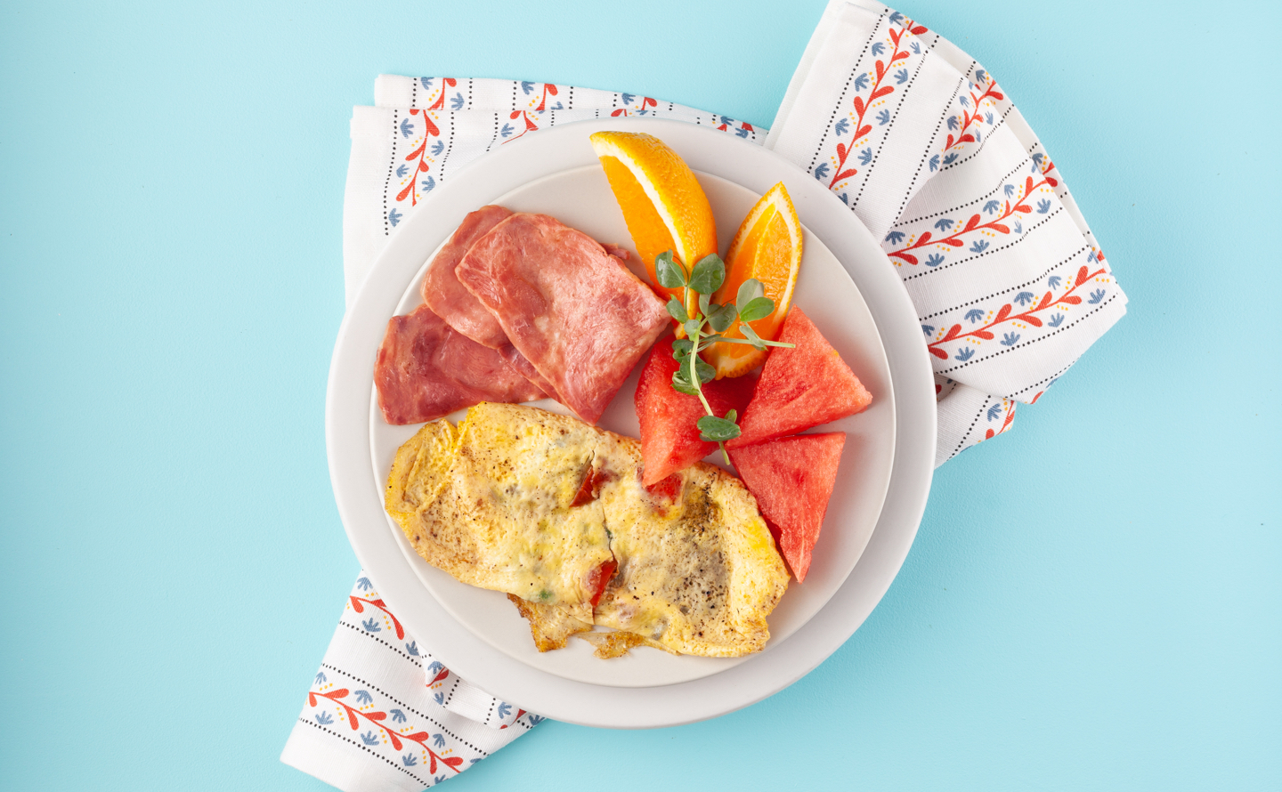 Spinach and Bacon Omelette with Fruit