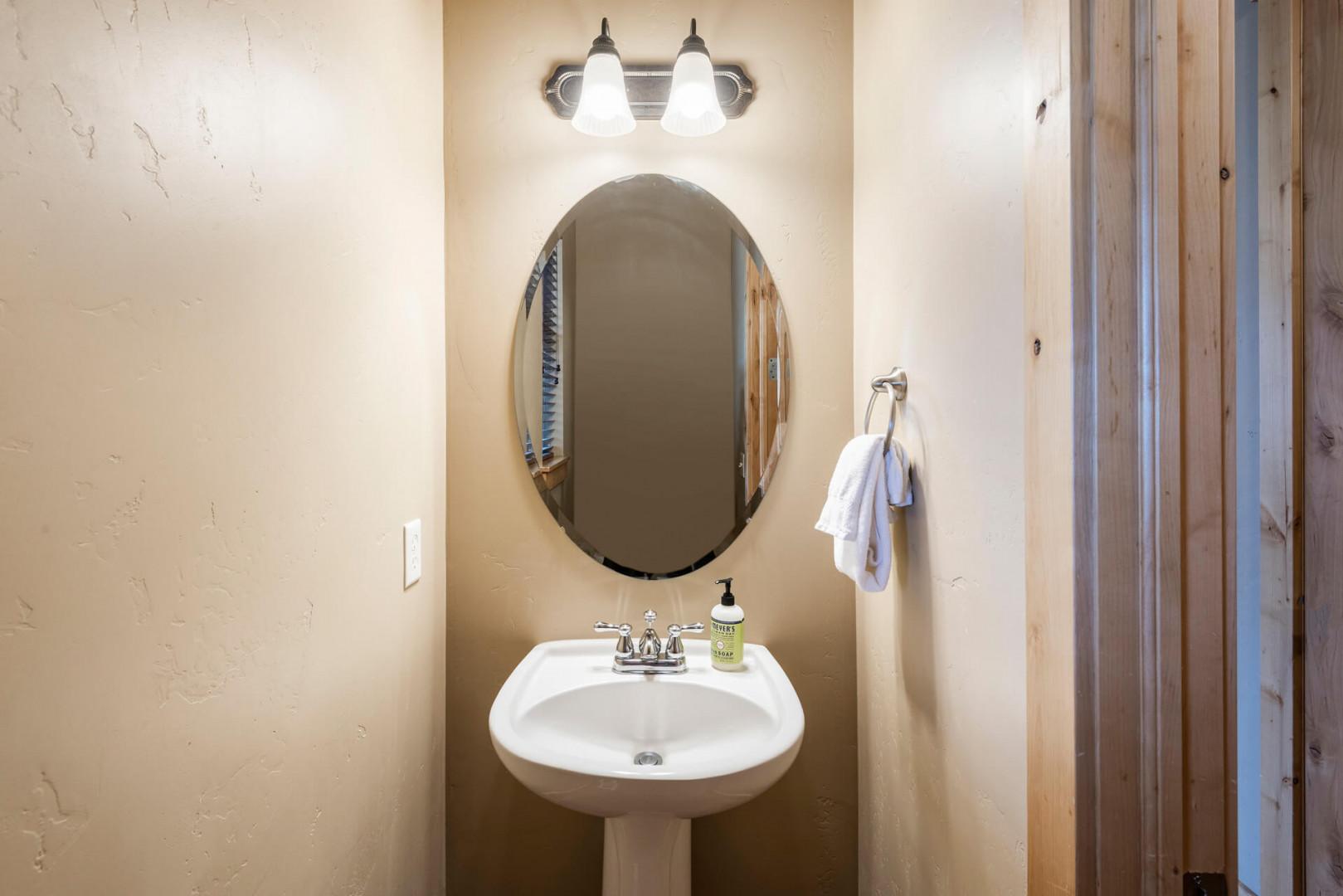 Bear Hollow 5557: Reflective sink area with a sleek mirror, perfect for morning routines.