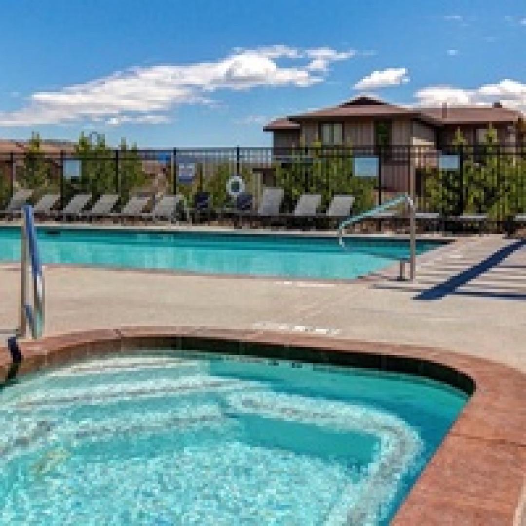 Vacation Rentals in Park City at Bear Hollow Lodges 1304: Community pool and hot tub