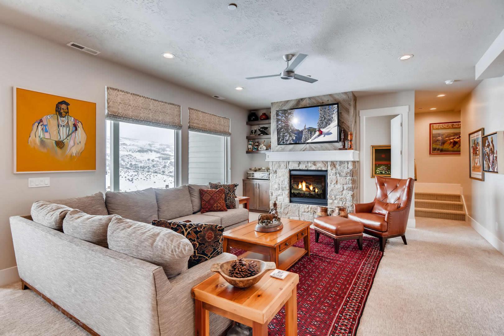 Jordanelle Estates 13299: Cozy retreat with sofa set, fireplace, and picturesque windows.