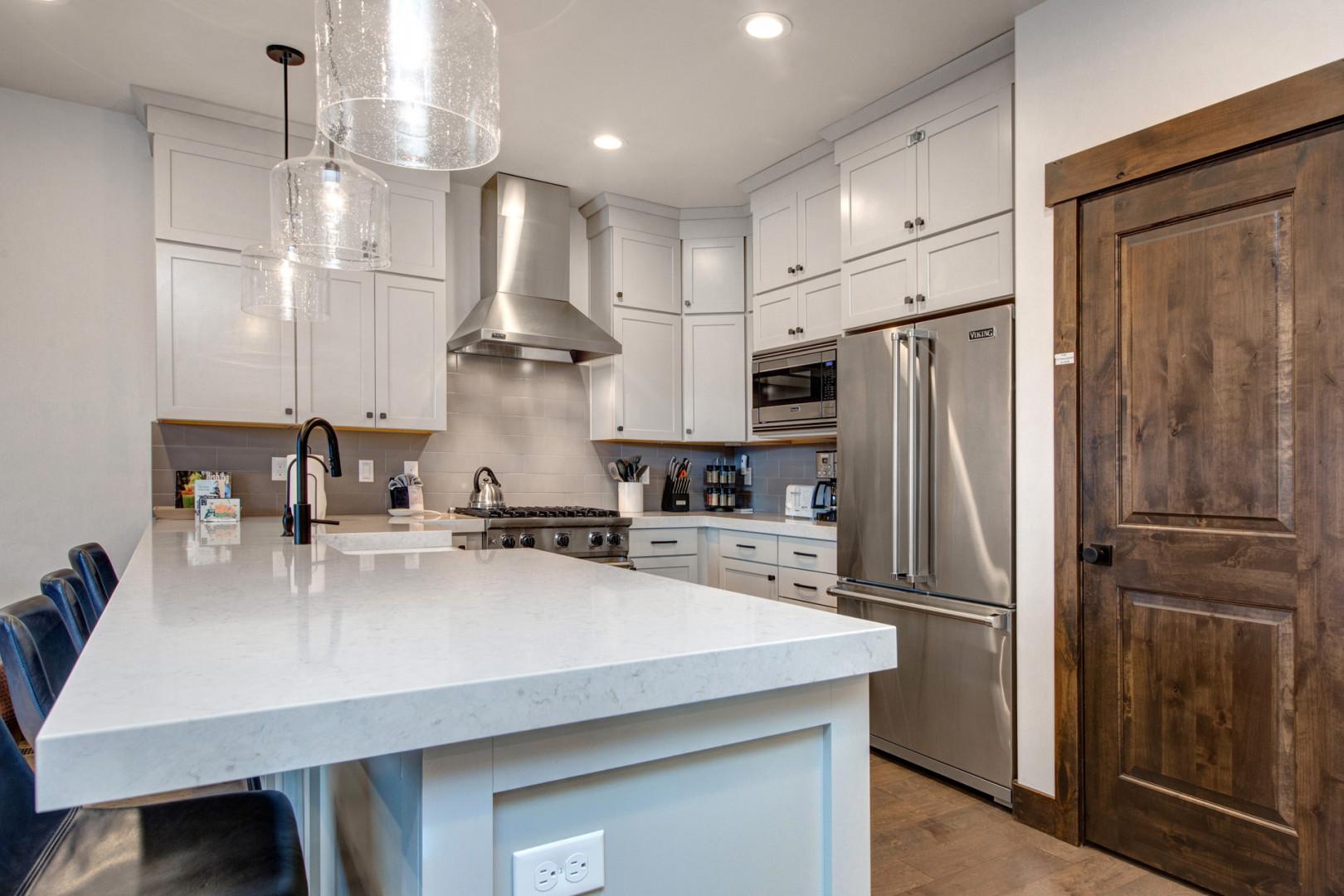 Black Rock Ridge 14494: Sleek countertop with modern appliances, perfect for culinary creations.