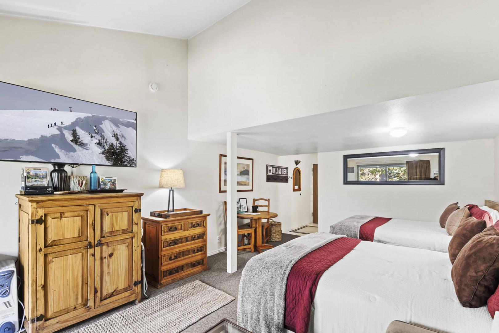 Vacation Rentals in Park City at Prospector Lodge 925: Studio condo with two Queen bed and Queen sleeper sofa