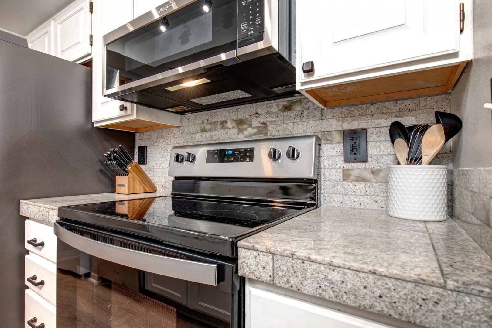 Powderwood 7B: Modern amenities include electric range and microwave for convenience.