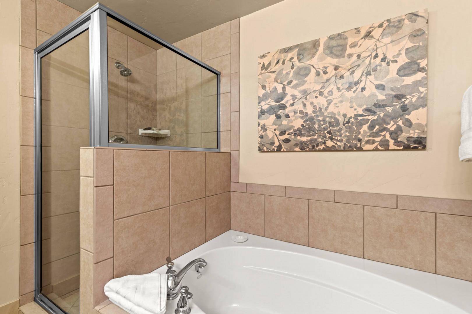 Bear Hollow Lodges 4205: The beautifully appointed Master Bath has a deep oval tub and walk-in shower.