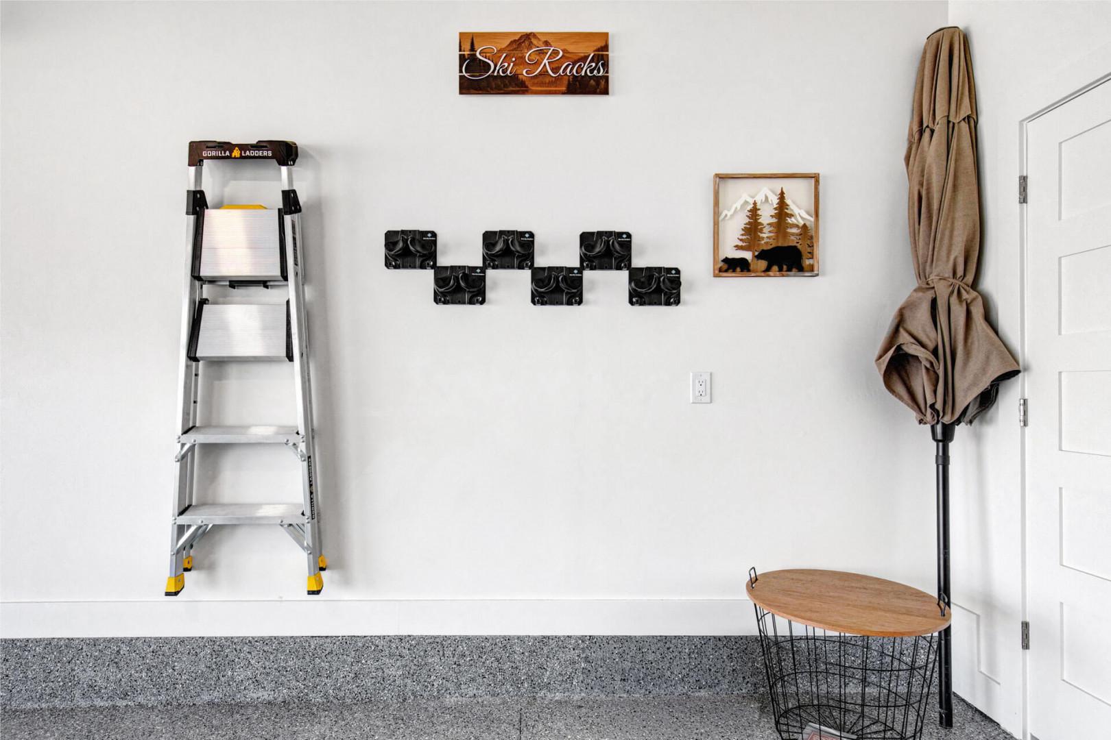 Everything you need to store your gear is already here—ski racks, hooks, and a handy ladder keep your equipment ready for the slopes.