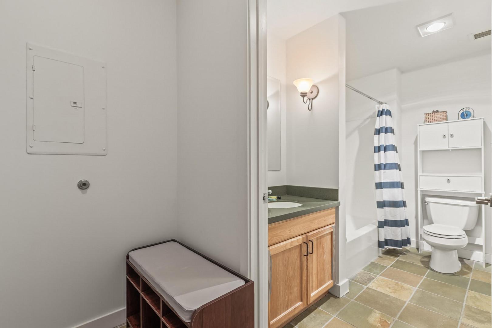 Stillwater Lodge 3005:  Inviting sink and tub shower combo for ultimate relaxation.