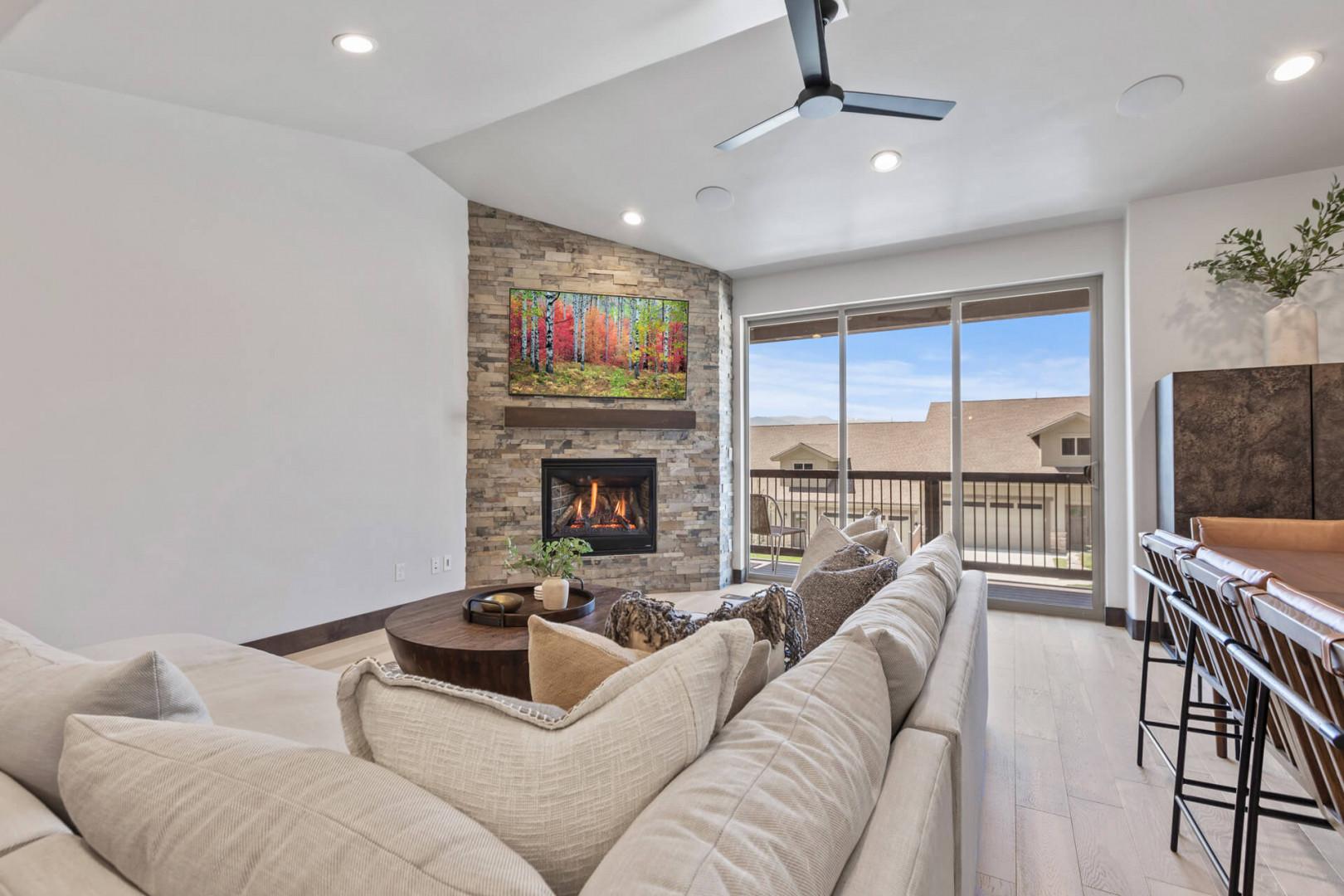 Black Rock Ridge 14488: Living Room: "Cozy space with a sofa set, fireplace, and stunning views."