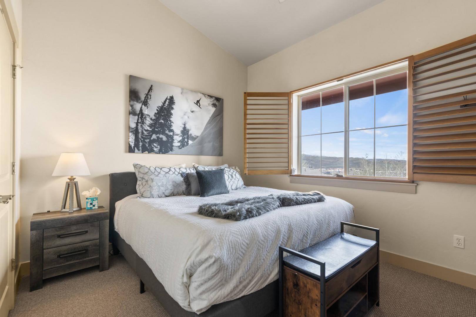Vacation Rentals in Park City at Bear Hollow Lodges 1304: Primary bedroom with King bed and ensuite bathroom