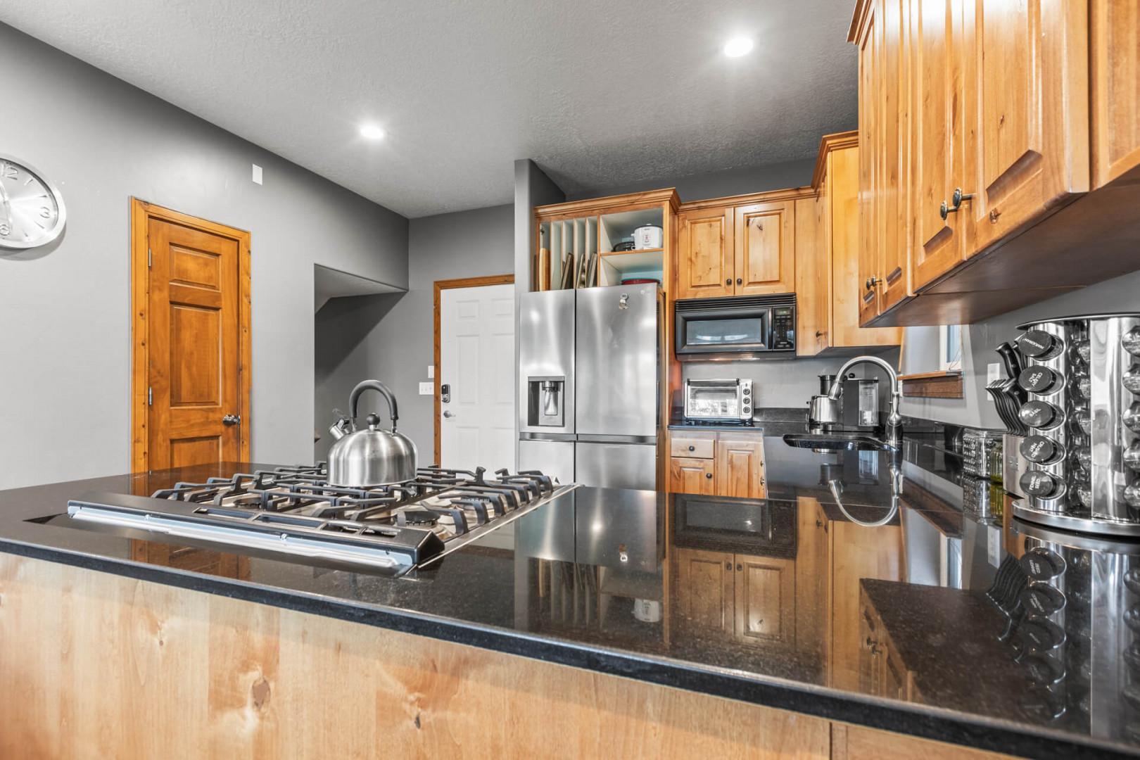 Bear Hollow Village 5458: Modern appliances and ample storage in sleek kitchen design.