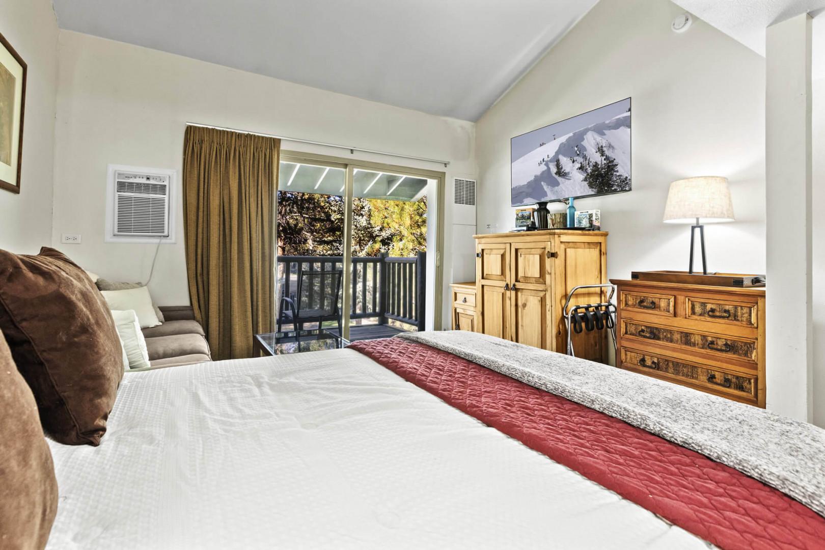 Vacation Rentals in Park City at Prospector Lodge 925: Studio condo with two Queen bed and Queen sleeper sofa