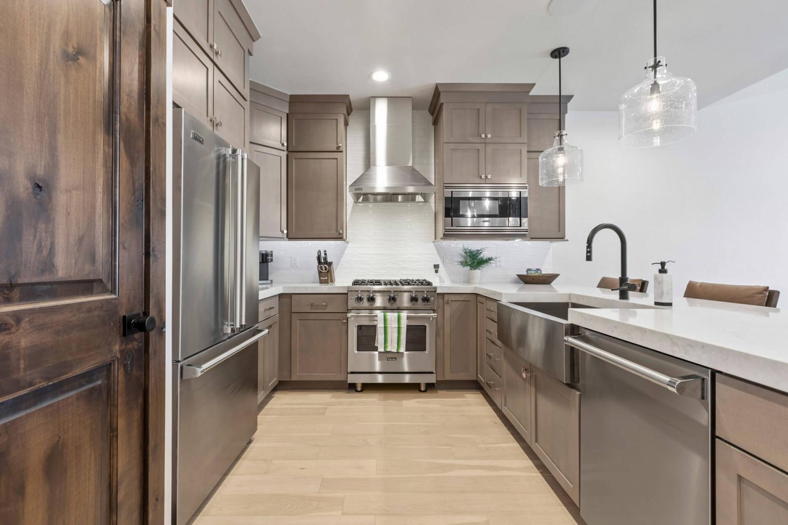 Black Rock Ridge 14488: Modern appliances and ample storage in sleek kitchen design.