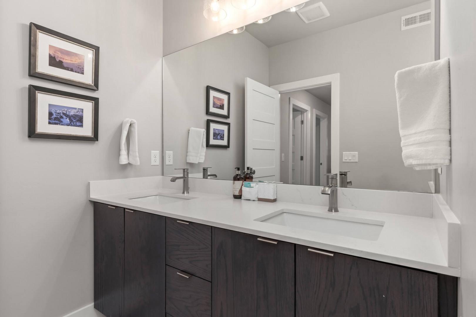 Mayflower Lakeside 104: Reflective sink area with a sleek mirror, perfect for morning routines.