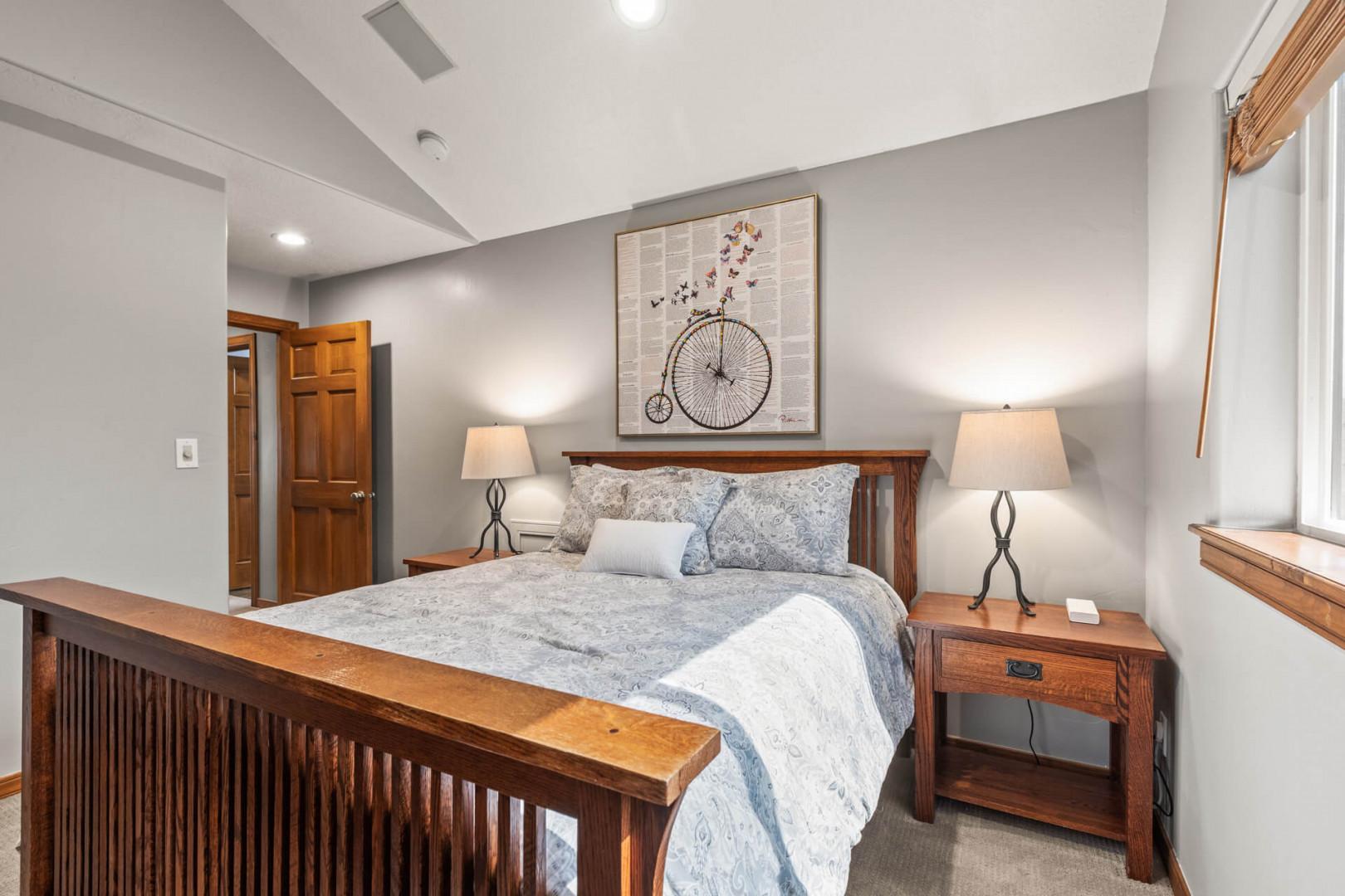 Bear Hollow Village 5458:  The second bedroom is a cozy retreat with a luxurious queen bed for a peaceful night's sleep.