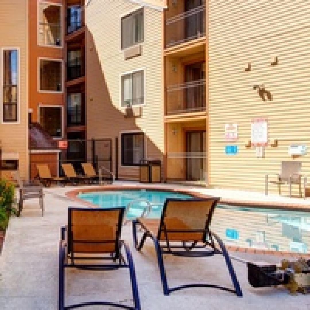 Carriage House - Pool.