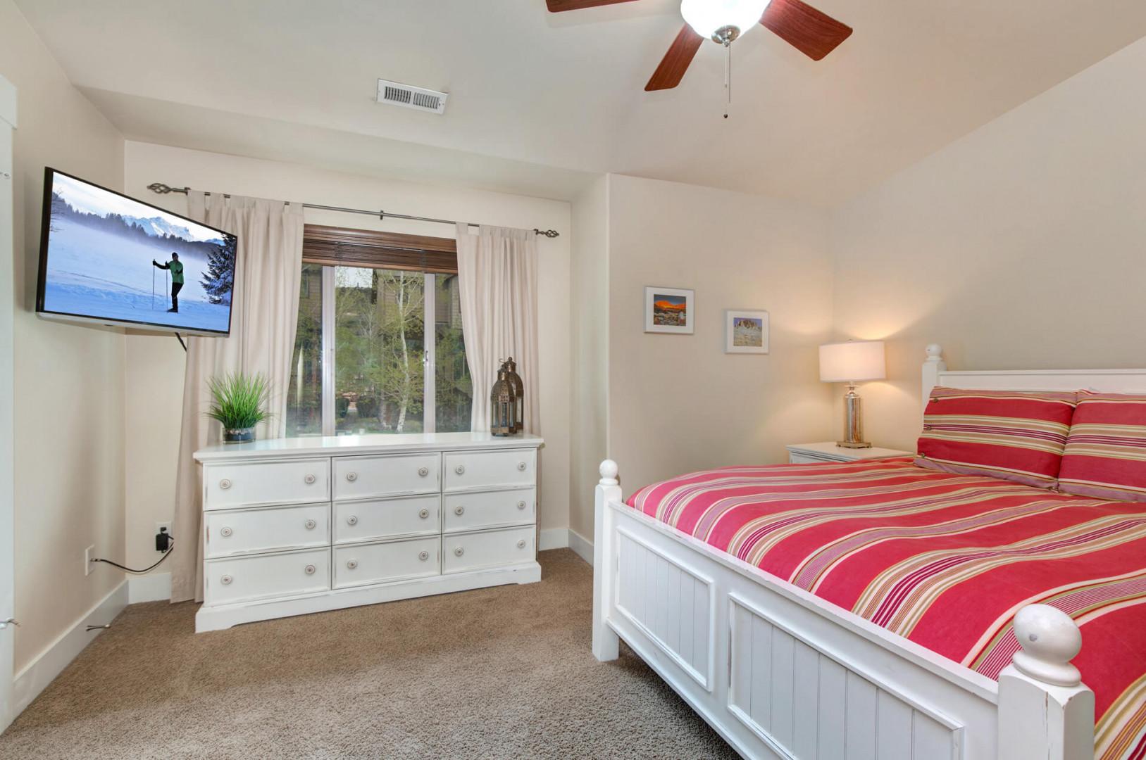 Bear Hollow Village 5610: Upstairs Queen Bedroom