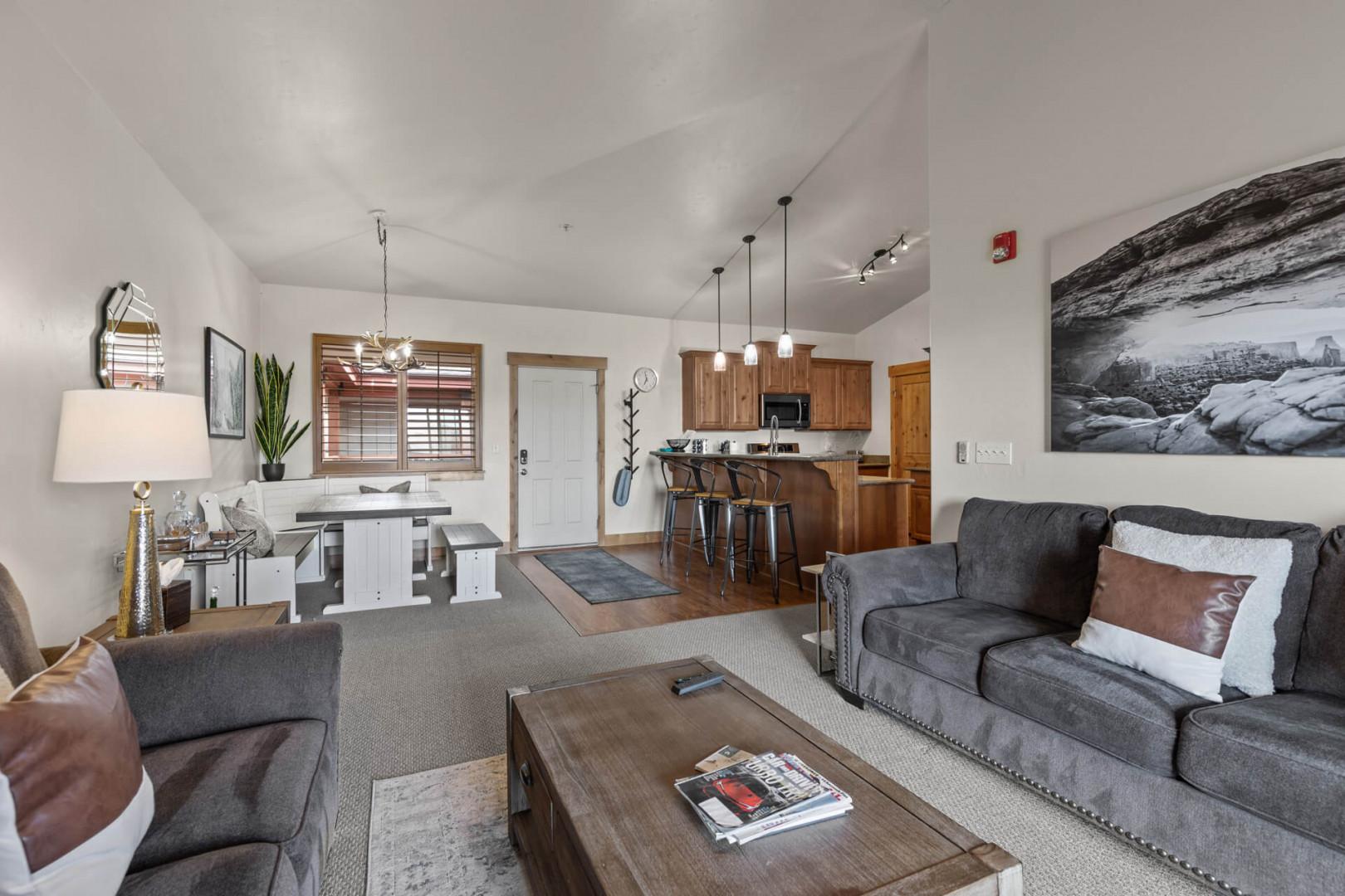 Vacation Rentals in Park City at Bear Hollow Lodges 1304: Living room and kitchen area