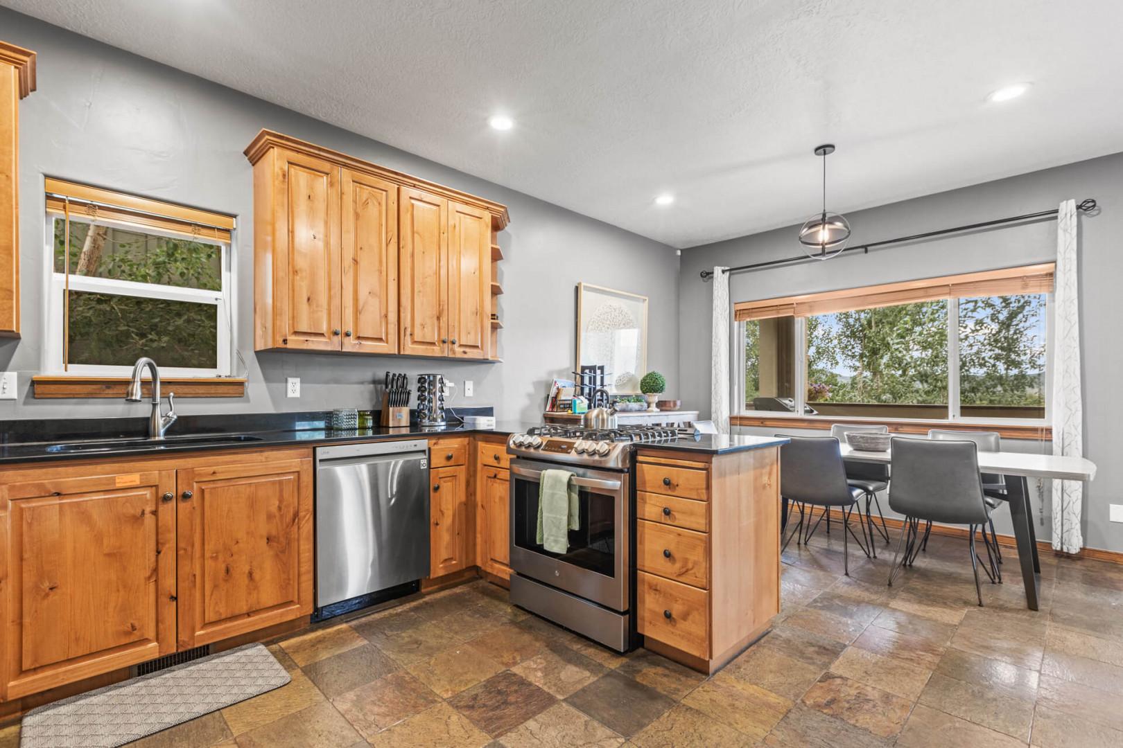 Bear Hollow Village 5458: Modern appliances and ample storage in sleek kitchen design.