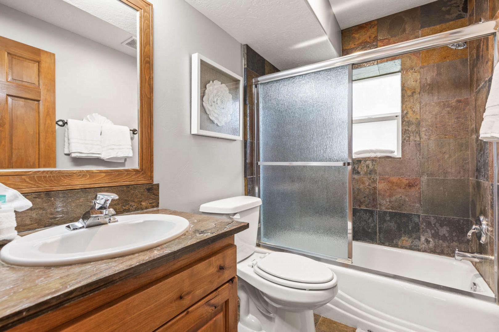 Bear Hollow Village 5458: Sleek sink, mirror, toilet, and convenient tub shower combo. shared by