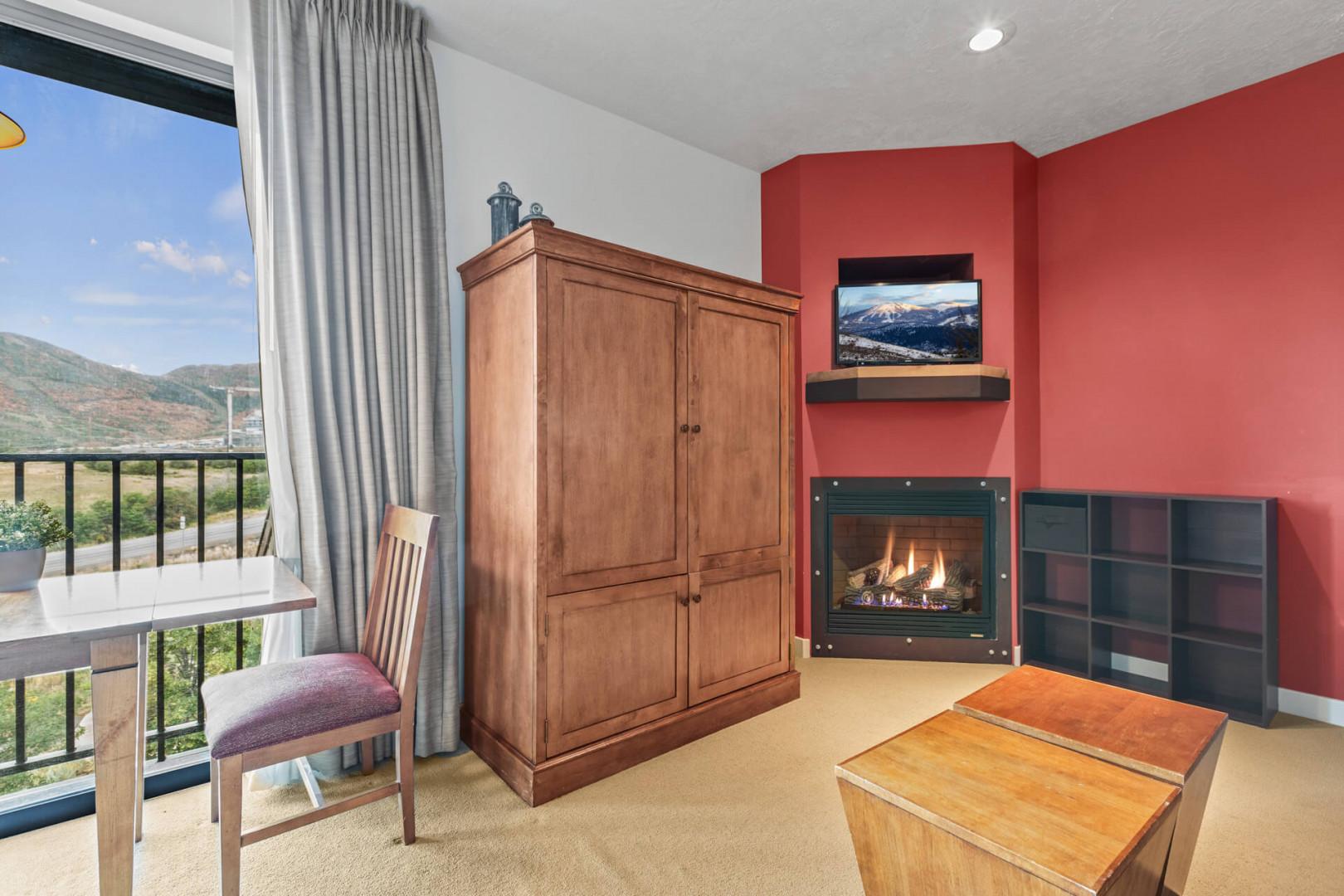 Stillwater Lodge 3005: Cozy ambiance with a sofa set, center table, and fireplace."