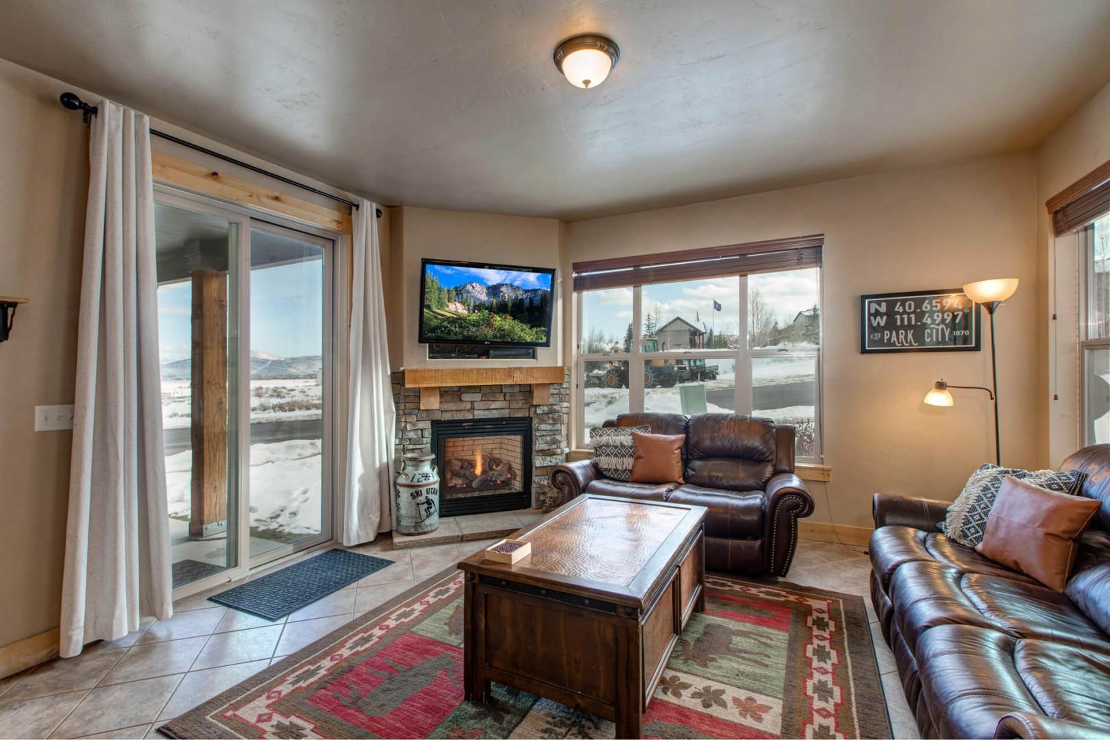 Bear Hollow 5557: Living Room: "Cozy setup with fireplace, overlooking outdoor patio through the window."