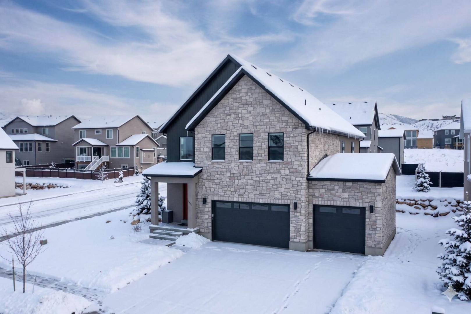 Coyote Ridge 1796 Winter Exterior