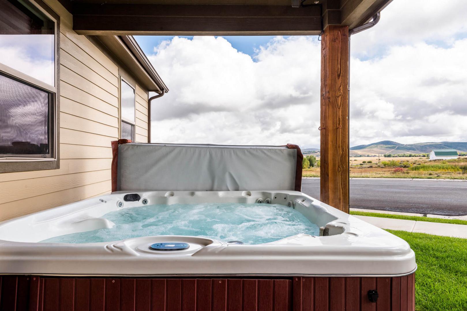 Bear Hollow 5557: Outdoor Hot Tub: "Relaxing soak with a view, perfect for unwinding under the stars."