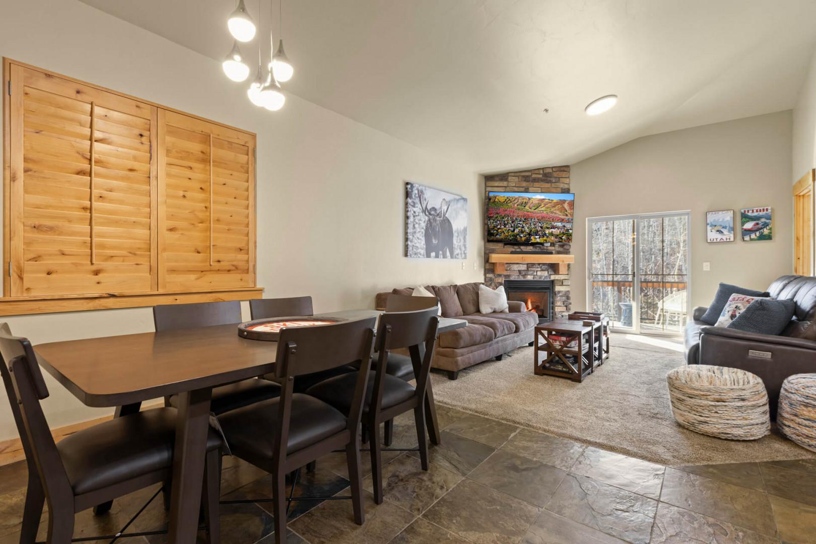 Bear Hollow 1404: Inviting dining table in a cozy kitchen setting.