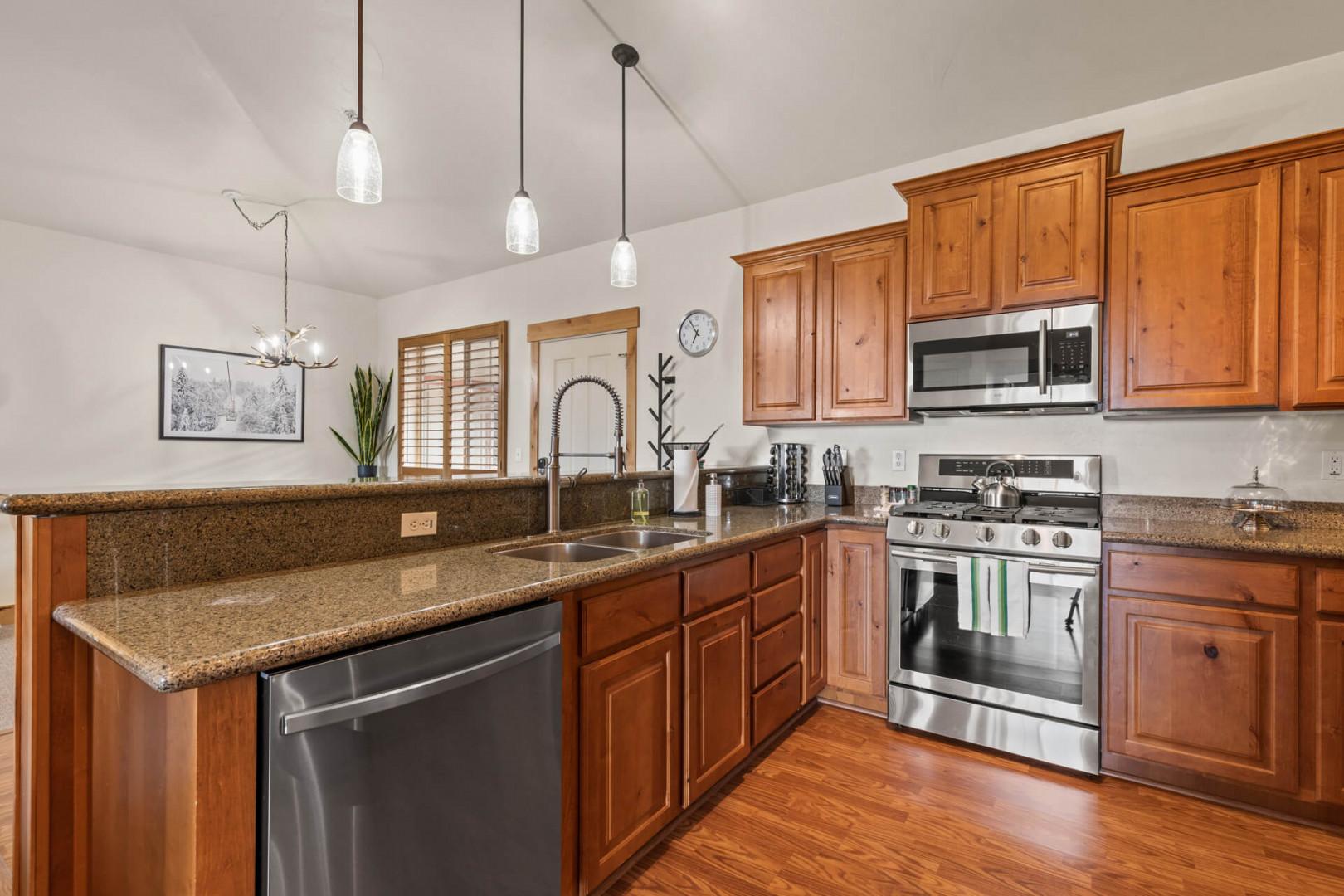 Vacation Rentals in Park City at Bear Hollow Lodges 1304: Fully-equipped kitchen