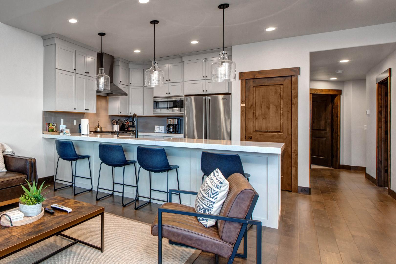 Black Rock Ridge 14494: Cozy bar stools by the kitchen bar table, perfect for breakfast.