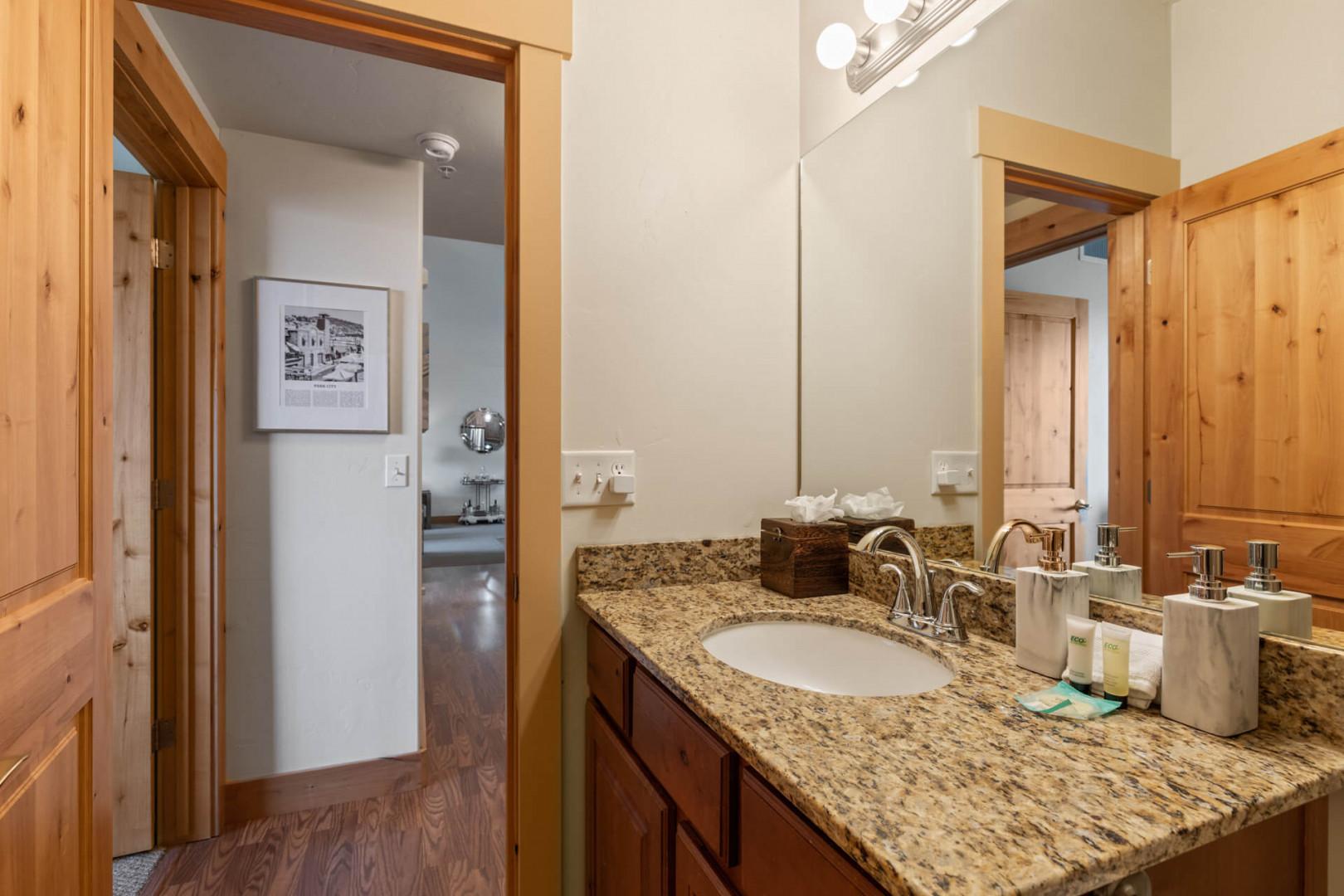 Vacation Rentals in Park City at Bear Hollow Lodges 1304: Guest shared full bathroom