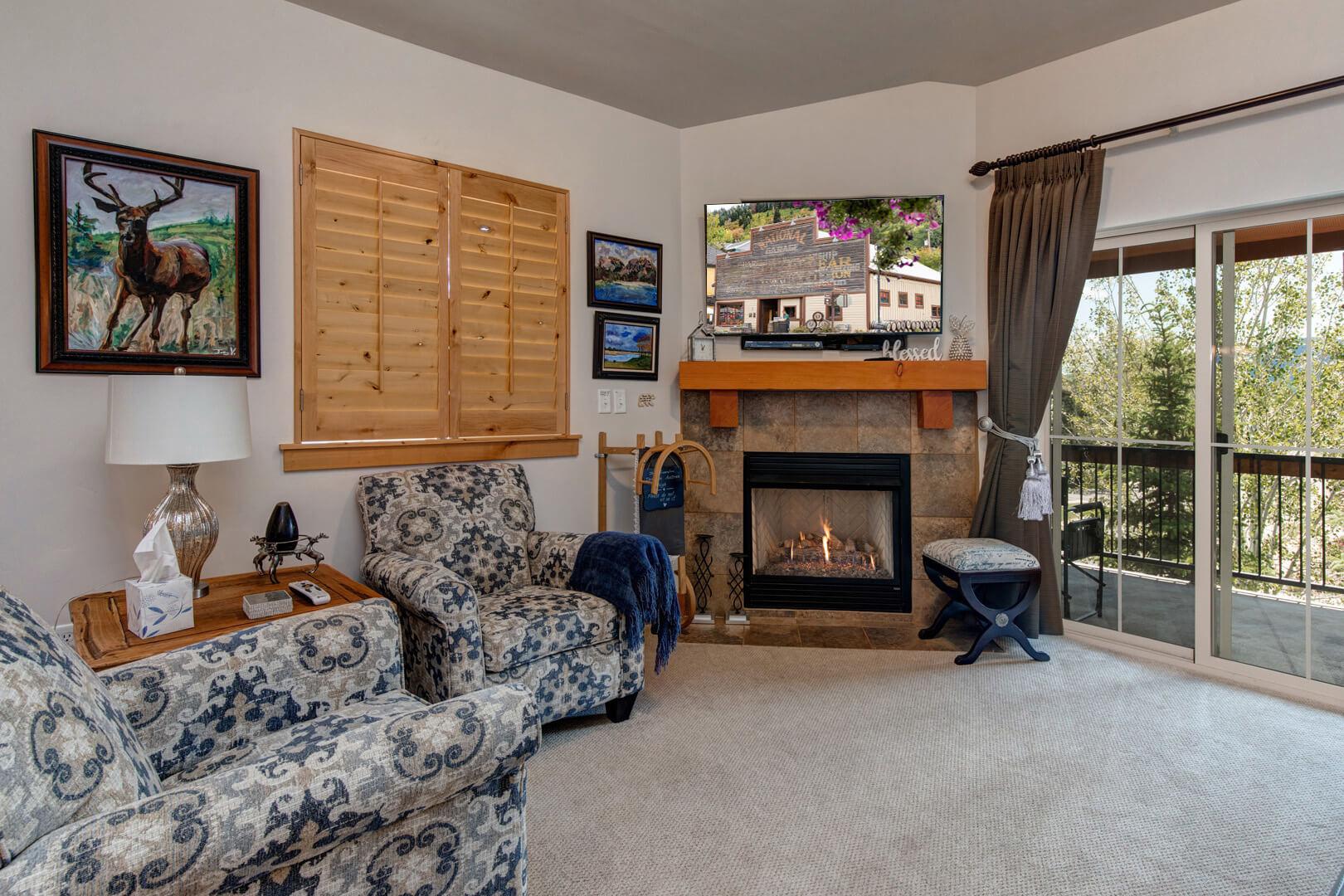 Bear Hollow Lodges 4403: Plenty of space for all your guests around to warmth of friends and family.