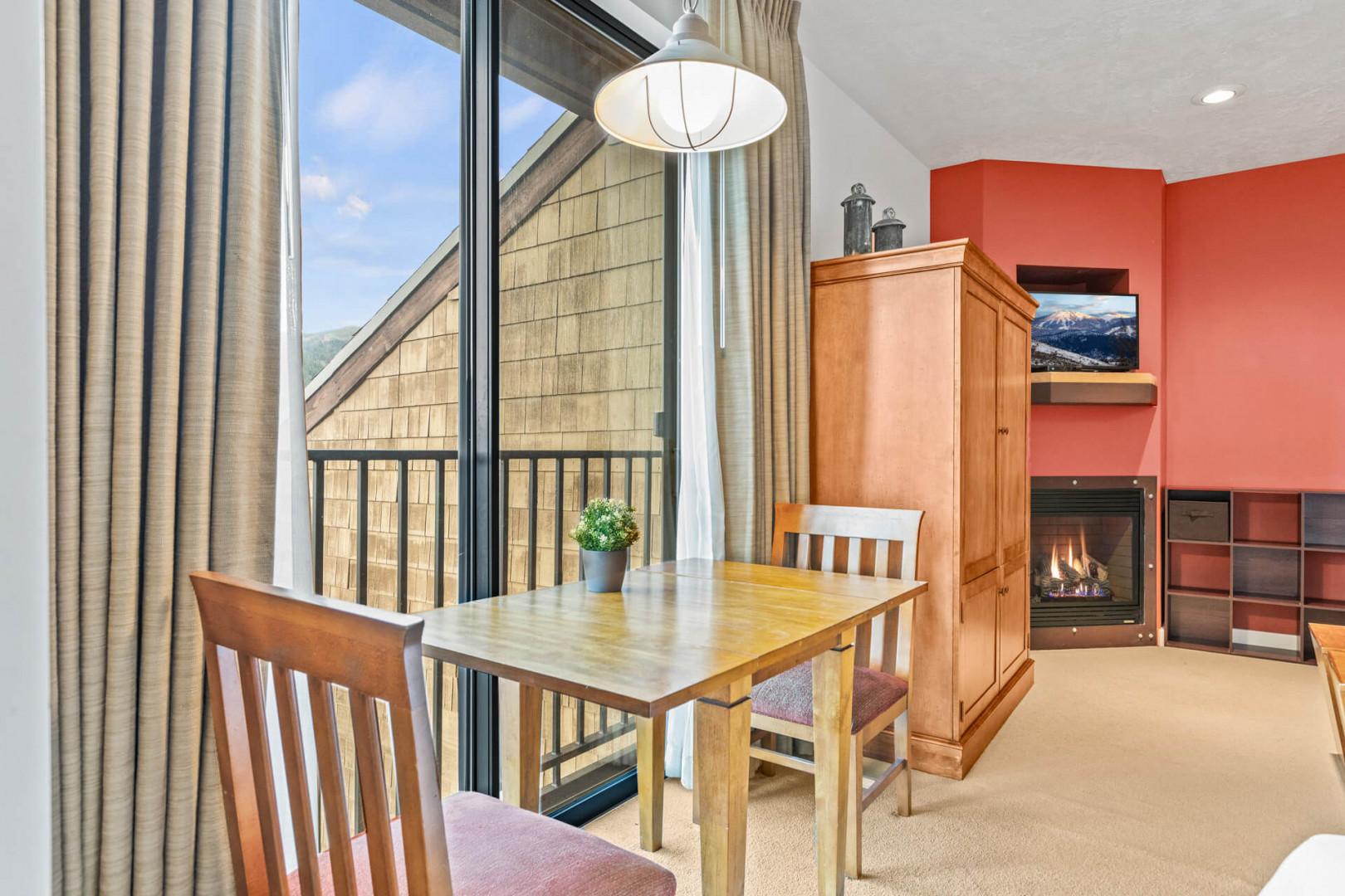 Stillwater Lodge 3005: Cozy table for two by the window, perfect for intimate meals.