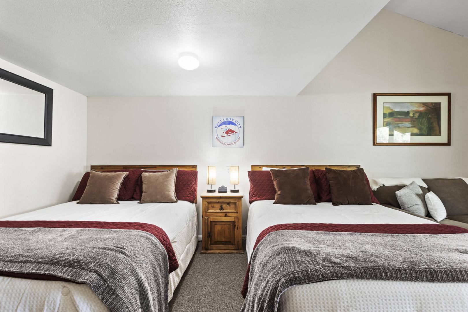 Vacation Rentals in Park City at Prospector Lodge 925: Studio condo with two Queen bed and Queen sleeper sofa