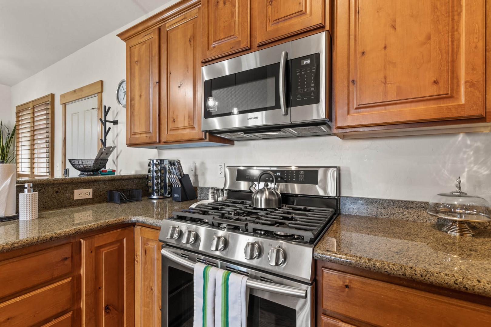 Vacation Rentals in Park City at Bear Hollow Lodges 1304: Fully-equipped kitchen