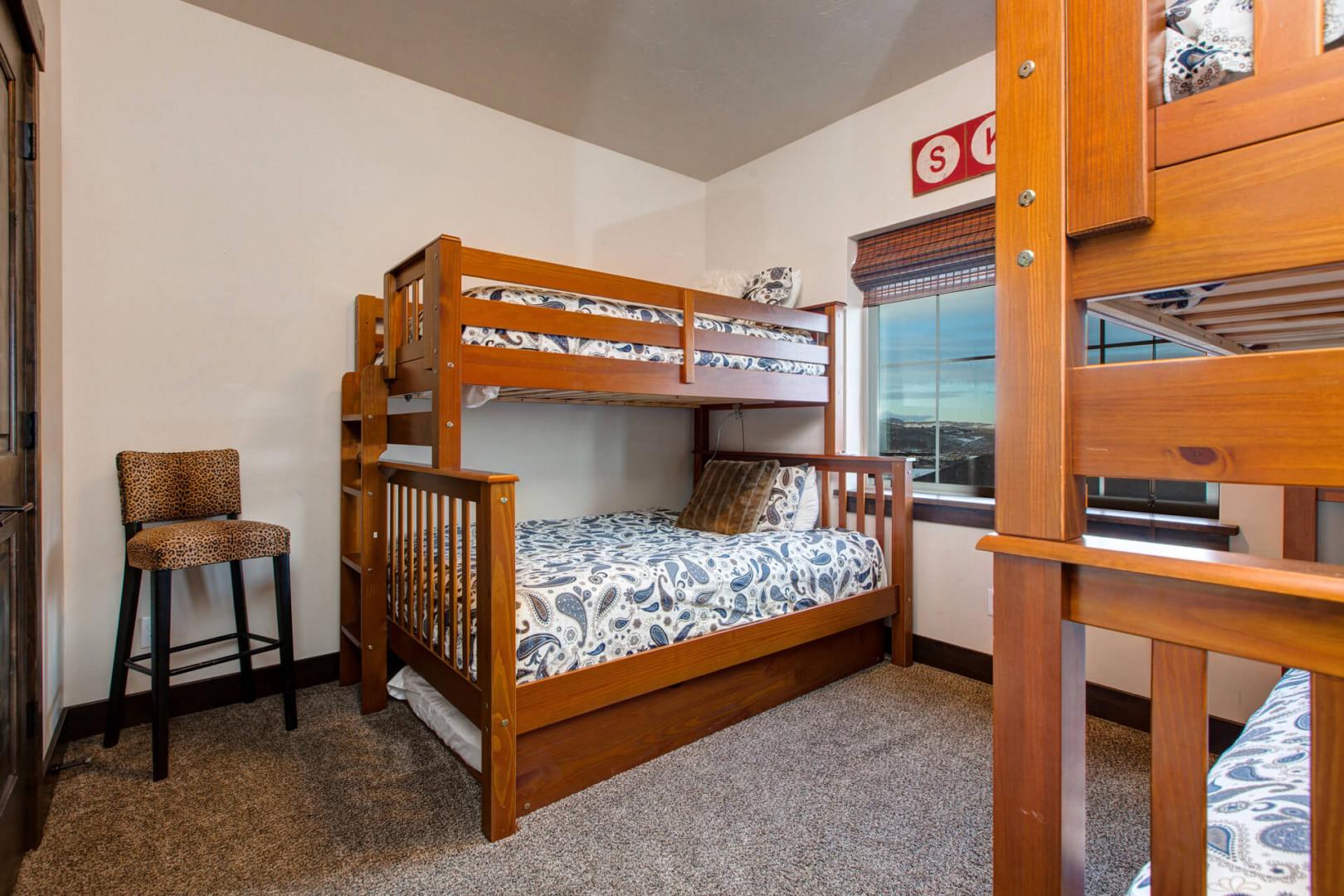 Bear Hollow Ridge 2308: The second guest room has two bunk beds – one is a twin-over-twin with an additional trundle; the other is a twin-over-full bed. The room can sleep up to six people.