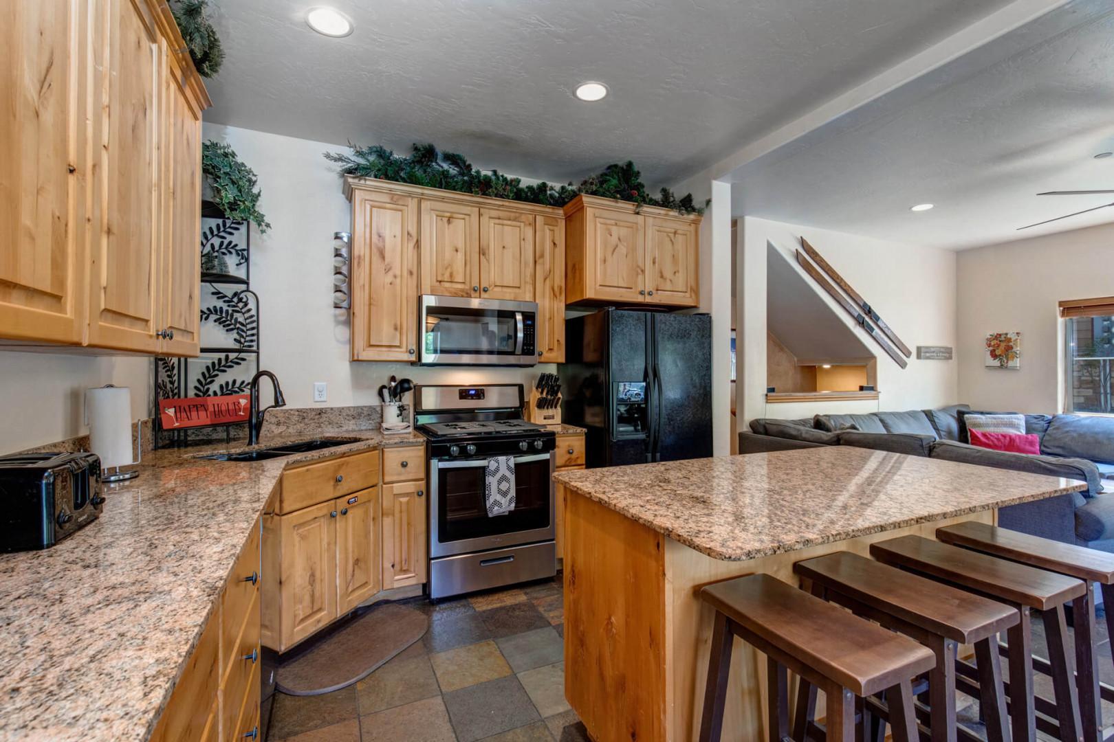 Bear Hollow Lodges 5474: Modern appliances and ample storage in sleek kitchen design.