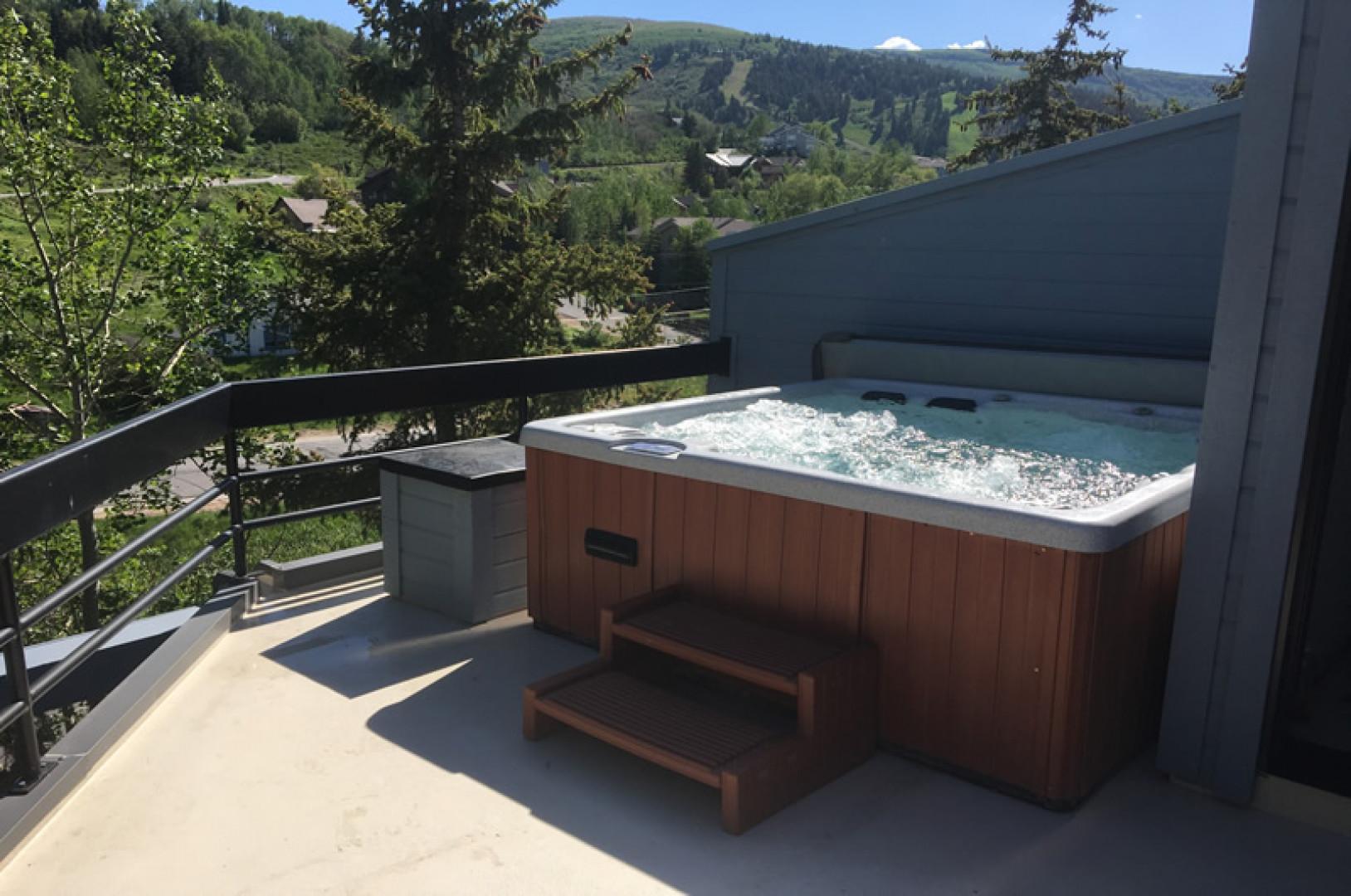 Sunspot 625-A4 Private rooftop hot tub.