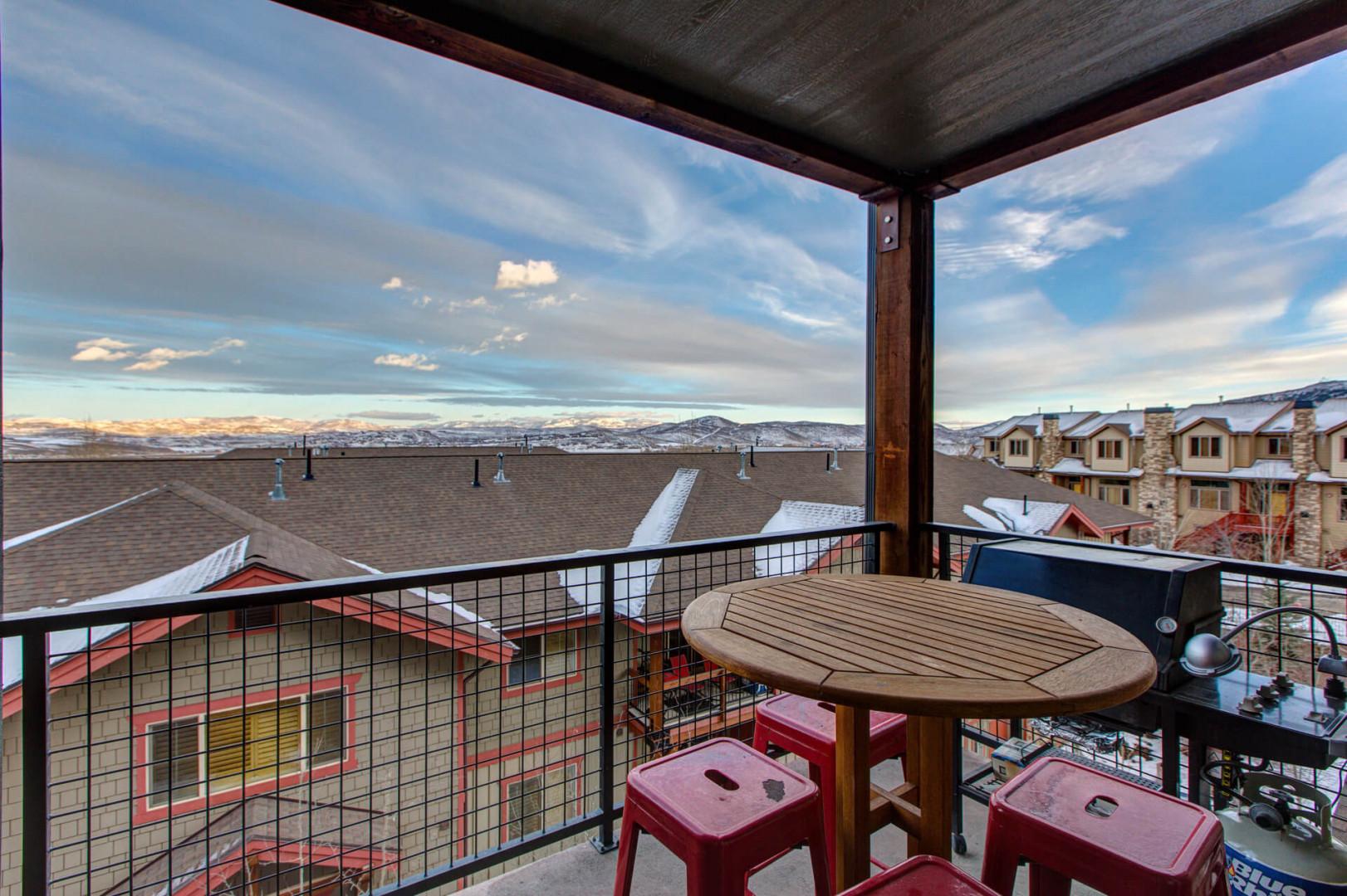 Bear Hollow Ridge 2308: To expand entertainment to the outdoors there is easy access to the large outdoor balcony just adjacent to the living room.