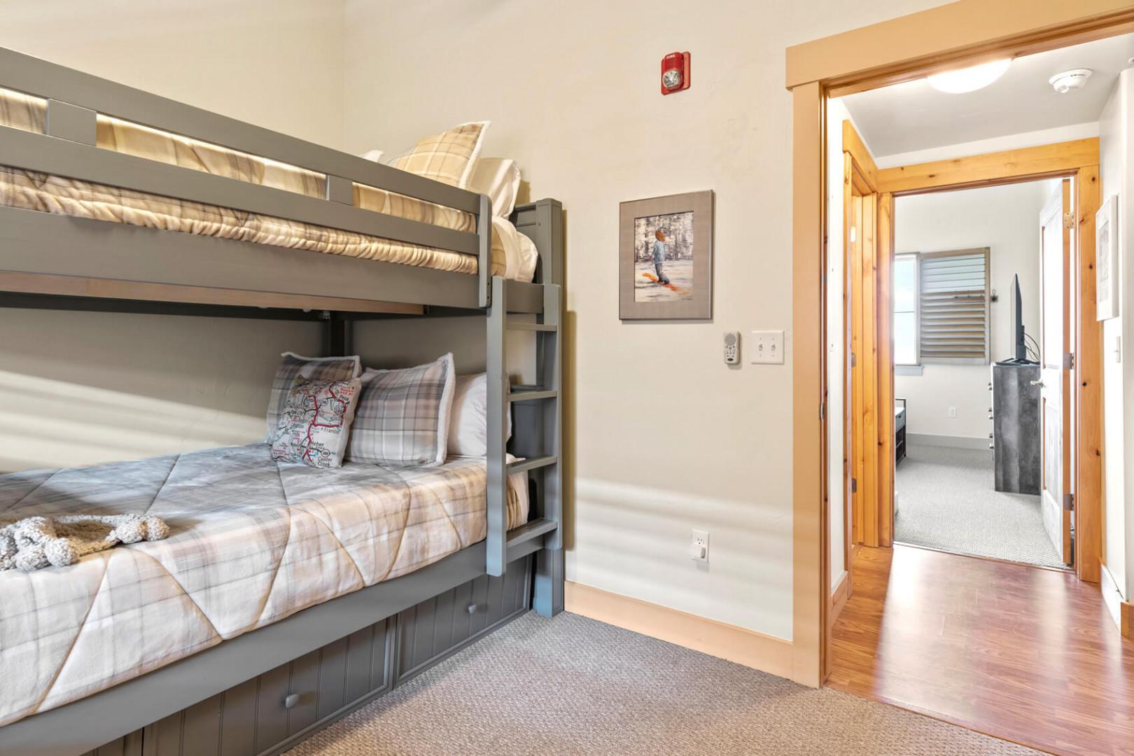 Vacation Rentals in Park City at Bear Hollow Lodges 1304: Guest bedroom with Queen-over-Queen bunkbed and XL Twin trundle