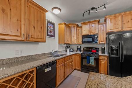 Vacation Rentals in Park City at Bear Hollow Lodges 4205: Fully-equipped kitchen