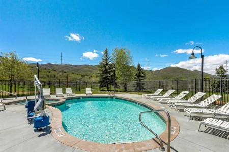 Crestview Park City Pool (Summer)