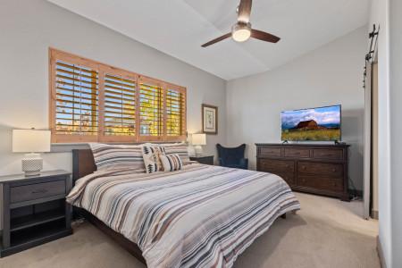 Vacation Rentals in Park City at Bear Hollow Lodges 3307: Primary bedroom with King bed and ensuite bathroom