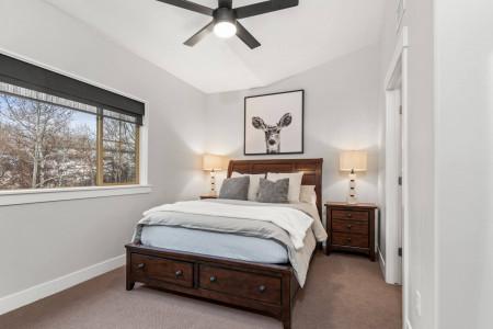 Vacation Rentals in Park City at Bear Hollow Lodges 3401: Primary bedroom with Queen bed and ensuite bathroom