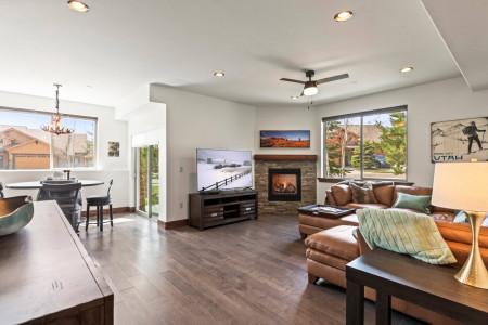 Black Rock 14275A: Living Room with Fireplace