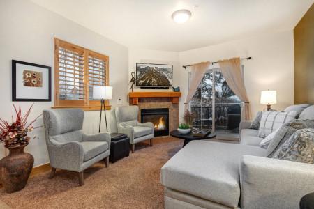 Bear Hollow Lodges 4201: NEW furniture and cozy gas fireplace