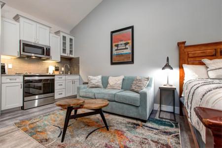 Vacation Rentals in Park City at Prospector Lodge 425: Queen sleeper sofa and full kitchen