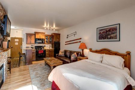Vacation Rentals in Park City at Prospector Lodge 804: Studio with Queen bed and Queen sleeper sofa