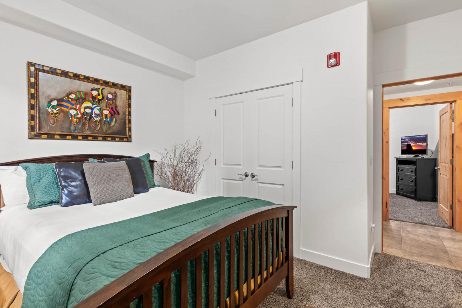 Vacation Rentals in Park City at Bear Hollow Lodges 1304: Guest bedroom with Queen bed