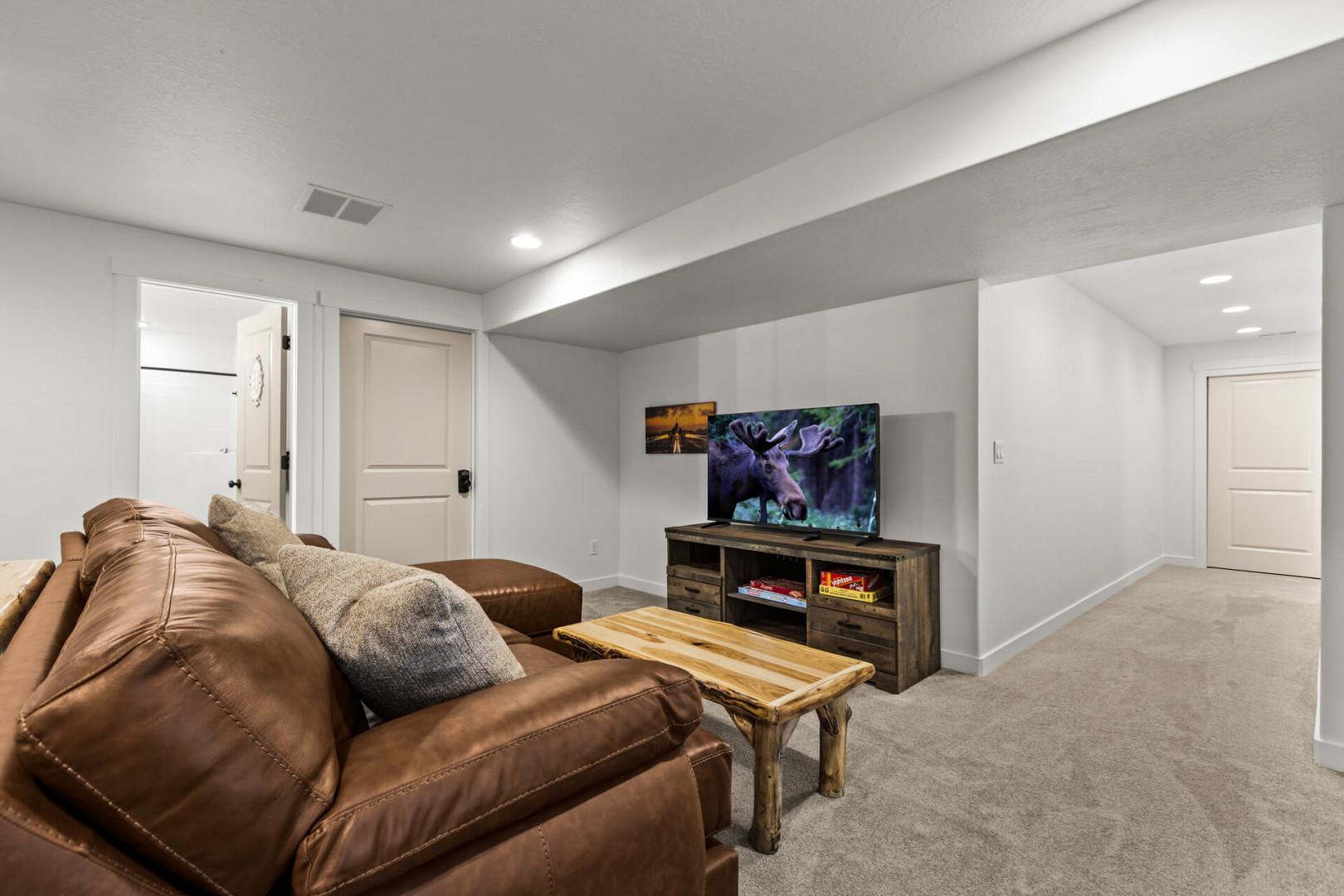 Coyote Ridge 1796: Downstairs Den/Bedroom